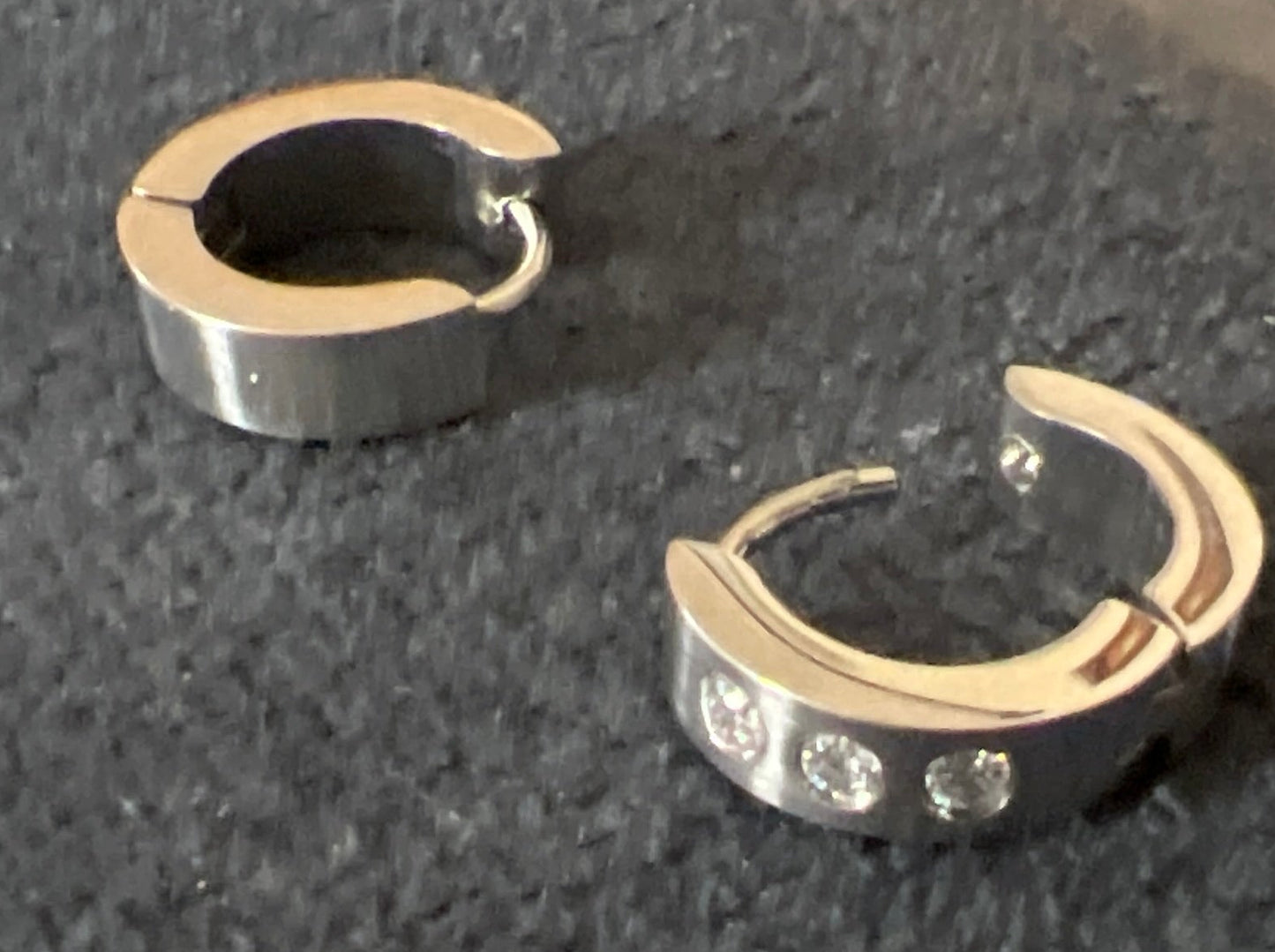 Hoop earrings hinged cz