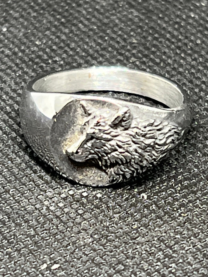 Wolf Round ring