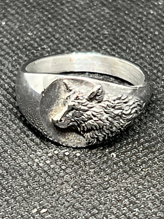 Wolf Round ring