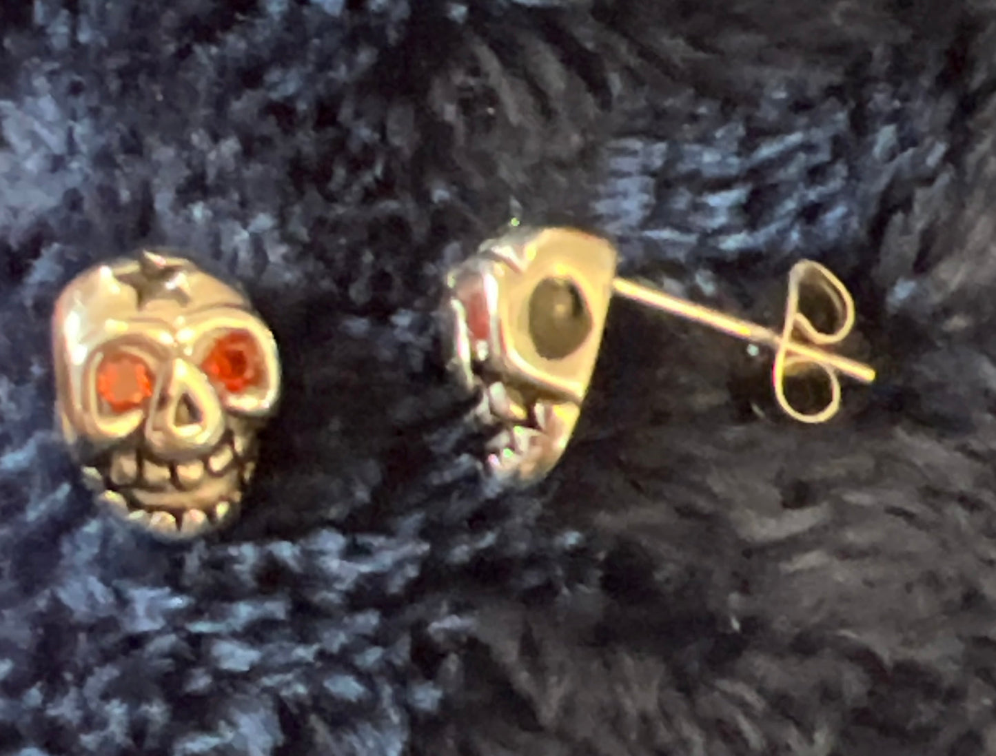 Skull red cz eyes earrings
