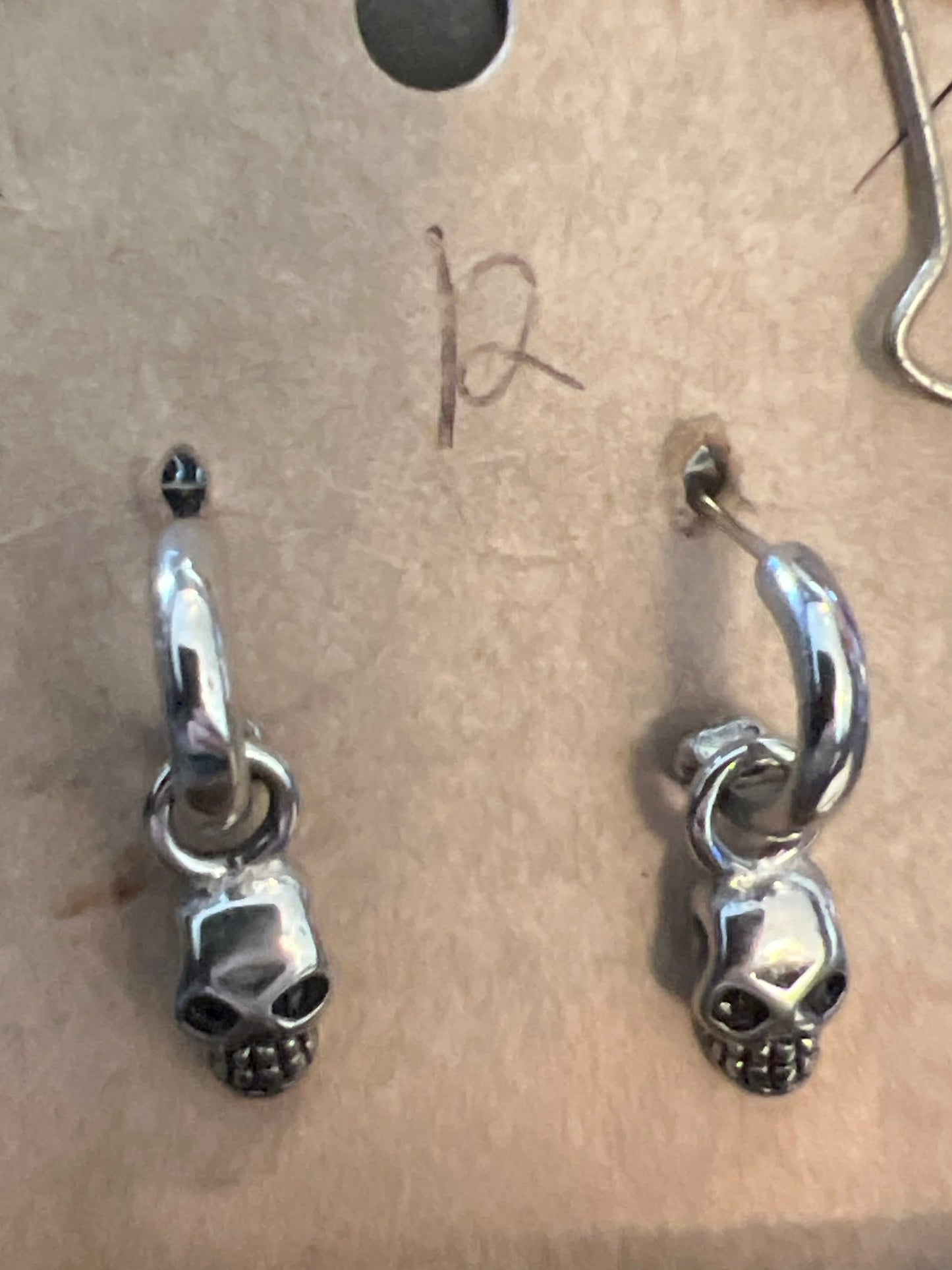 Earrings skull dangling post