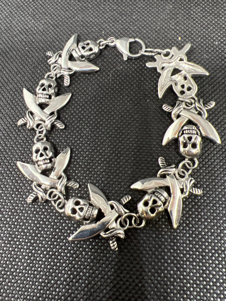 Bracelet skull and crossed swords